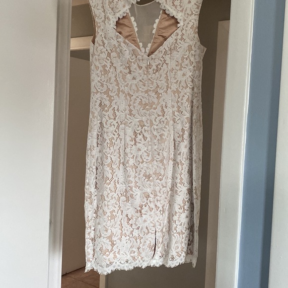 White dress - Picture 5 of 5